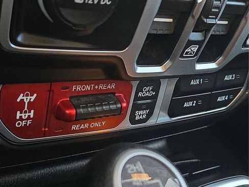 Used 2025 Jeep Wrangler Unlimited Rubicon image 24