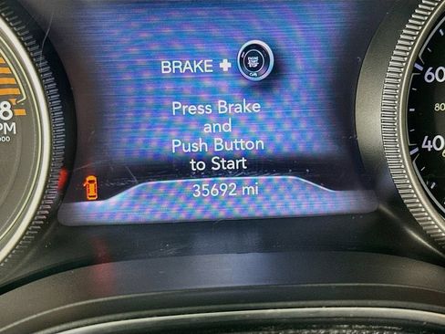 Used 2019 Jeep Cherokee Trailhawk w/ Cold Weather Group AWD/4WD image 17