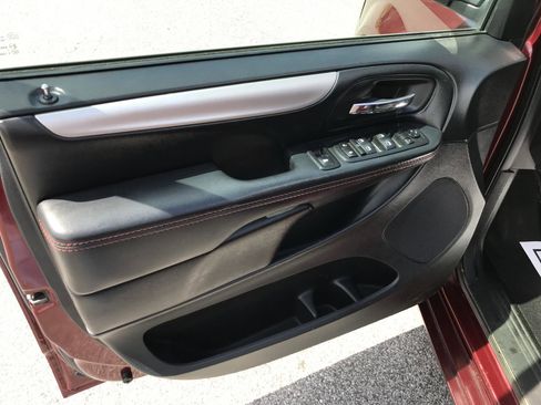 Used 2017 Dodge Grand Caravan GT FWD image 9