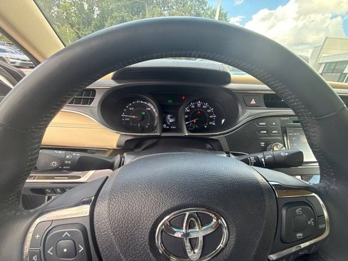 Used 2016 Toyota Avalon Limited w/ Toyota Safety Sense Package FWD image 22