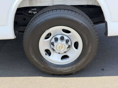Used 2025 Chevrolet Express 2500 w/ Driver Convenience Package RWD image 9