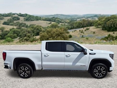 Used 2025 GMC Sierra 1500 AT4 w/ AT4 Premium Package AWD/4WD image 11