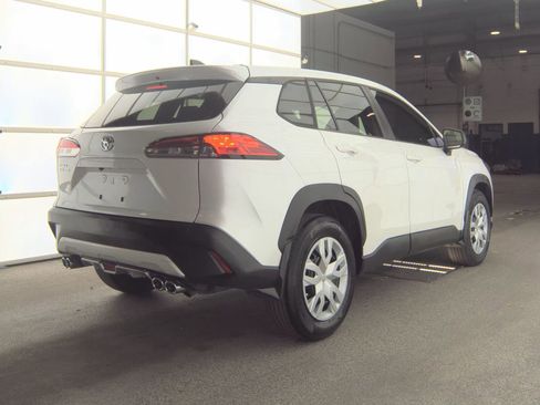 Used 2022 Toyota Corolla Cross L image 8