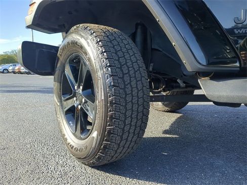 Used 2020 Jeep Wrangler Unlimited Sahara image 38