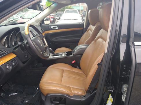 Used 2010 Lincoln MKT AWD image 13