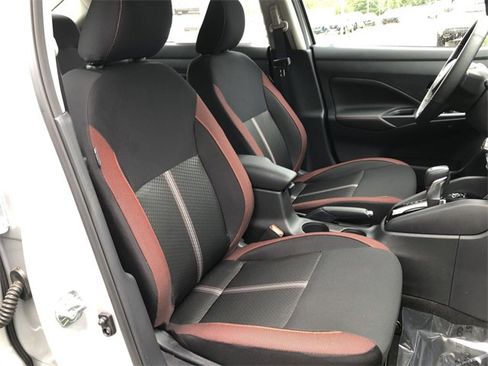 Certified 2025 Nissan Versa SR w/ Trunk Package image 18