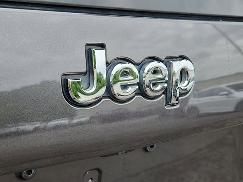 Certified 2019 Jeep Cherokee Limited AWD/4WD image 29