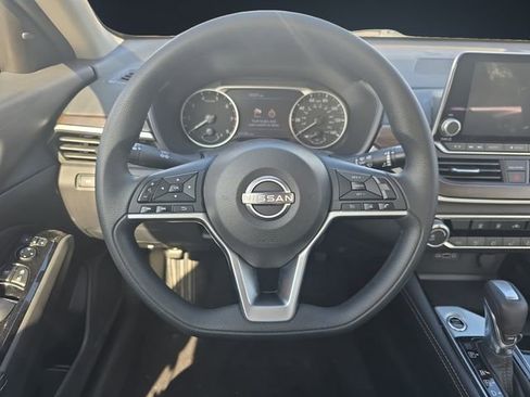 Used 2023 Nissan Altima 2.5 SV FWD image 12