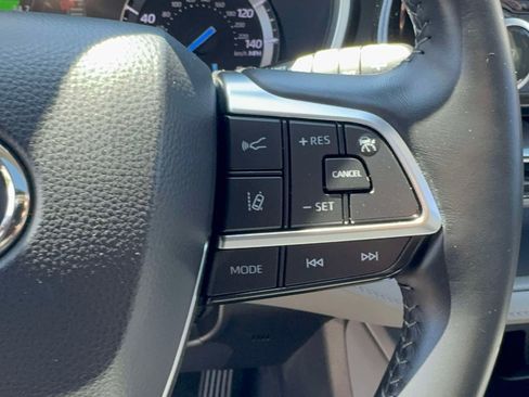 Certified 2020 Toyota Highlander XLE AWD/4WD image 20
