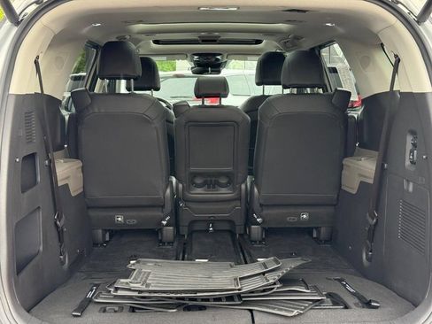 Used 2025 Kia Carnival SX FWD image 5