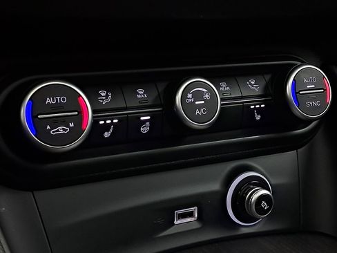 Used 2022 Alfa Romeo Stelvio Ti w/ Active Assist Plus Package image 39