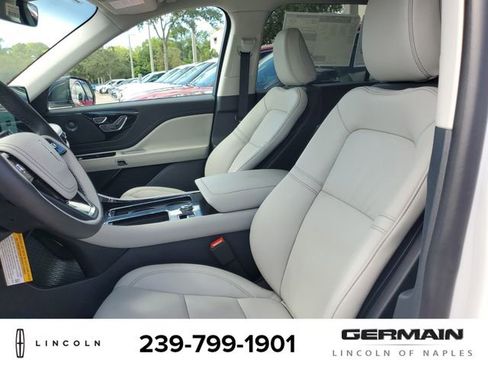 New 2025 Lincoln Aviator AWD w/ Equipment Group 101A image 18