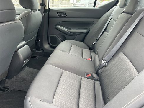 Used 2025 Nissan Altima 2.5 SV image 14