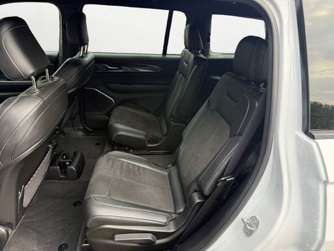 Used 2022 Jeep Grand Cherokee L Laredo image 12