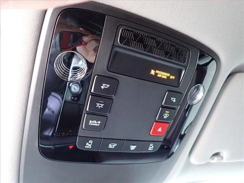 Used 2026 Kia Carnival EX image 28