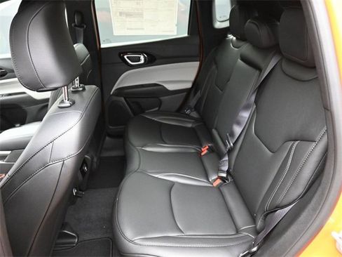 New 2026 Jeep Compass Limited w/ Mopar Graphics Package image 18