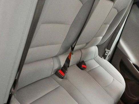 Used 2018 Chevrolet Malibu LT image 8