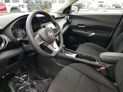 Used 2023 Nissan Kicks SV image 9