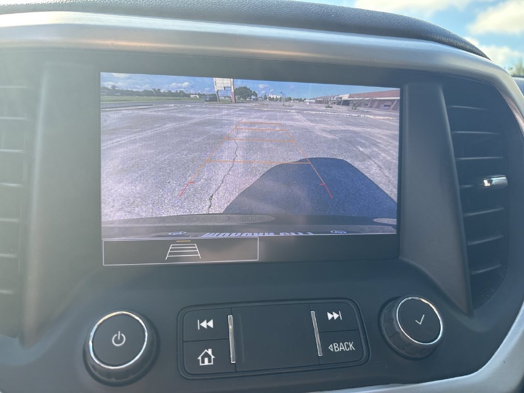 Used 2021 GMC Acadia SLE w/ Driver Convenience Package FWD image 28