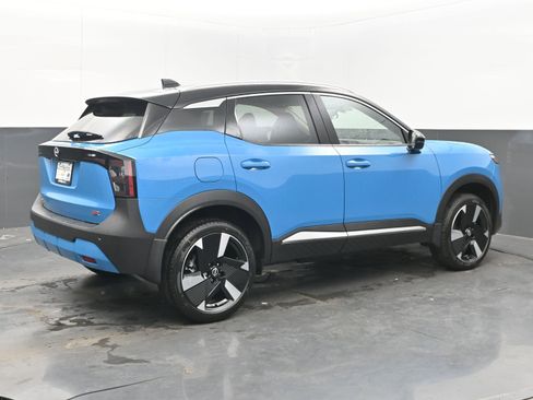 New 2025 Nissan Kicks SR image 7