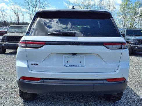 New 2026 Jeep Grand Cherokee Altitude AWD/4WD image 3