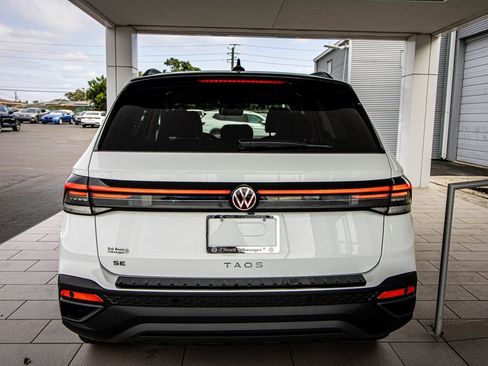 New 2026 Volkswagen Taos SE image 15