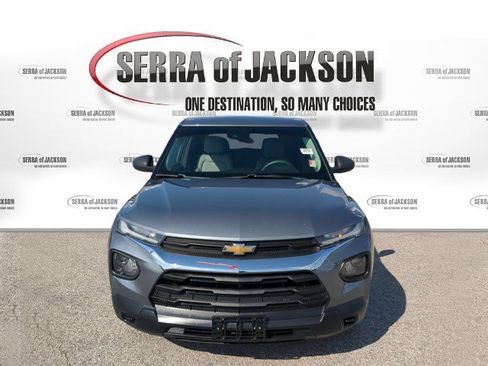 Used 2021 Chevrolet TrailBlazer LS FWD image 3