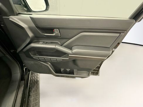 Used 2025 Toyota 4Runner SR5 AWD/4WD image 32
