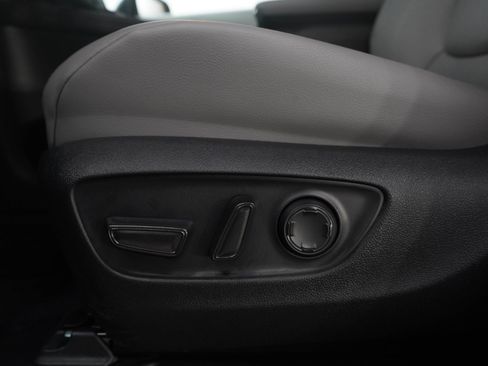 Used 2025 Toyota Sienna XLE image 23