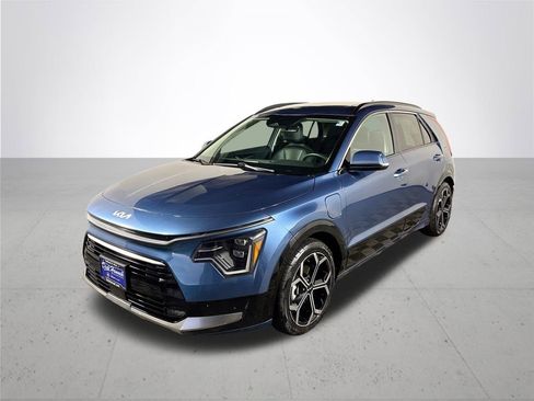 Used 2023 Kia Niro SX Touring image 2