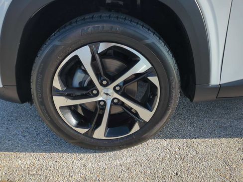 Used 2025 Chevrolet Trax RS w/ Driver Confidence Package FWD image 30