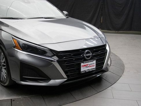 Used 2024 Nissan Altima 2.5 SV image 3