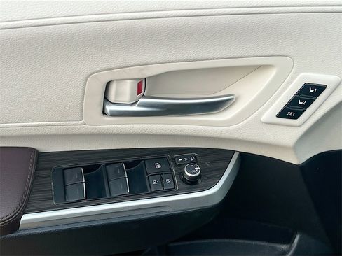Used 2024 Toyota Sienna Platinum image 18