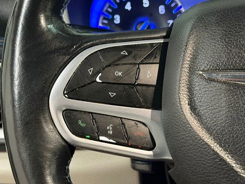 Used 2021 Chrysler Pacifica Touring w/ Cold Weather Group FWD image 38