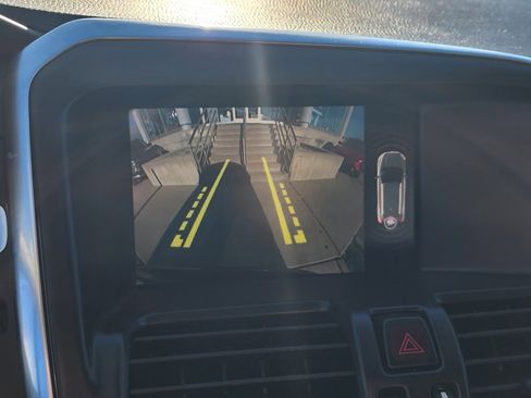 Used 2017 Volvo XC60 T6 Dynamic w/ Preferred Option Package image 23