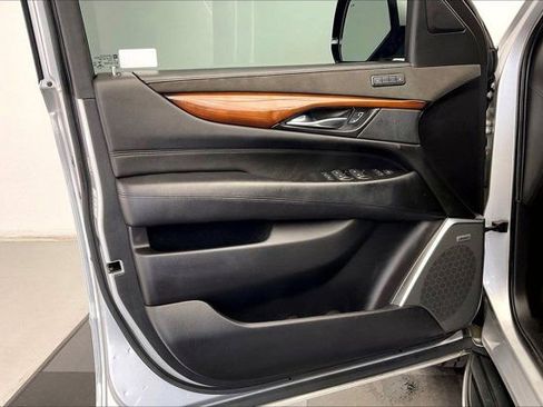 Used 2019 Cadillac Escalade ESV Luxury AWD/4WD image 24