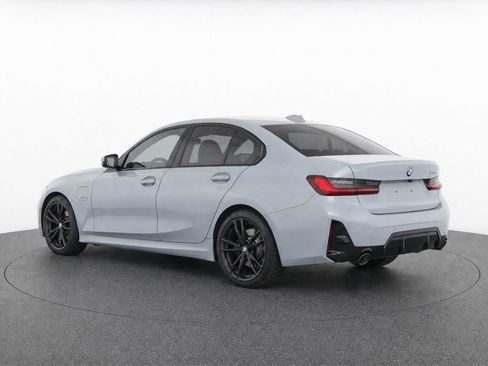 Used 2023 BMW 330e w/ M Sport Package RWD image 5