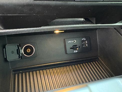 Used 2015 Ford F150 Lariat image 24