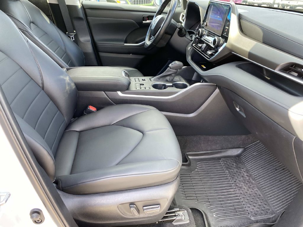 Used 2023 Toyota Highlander XLE AWD/4WD image 26