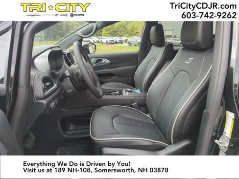 New 2026 Chrysler Pacifica Limited w/ S Appearance Package image 9