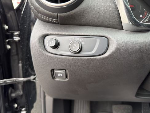 Used 2025 Chevrolet Blazer LT image 13