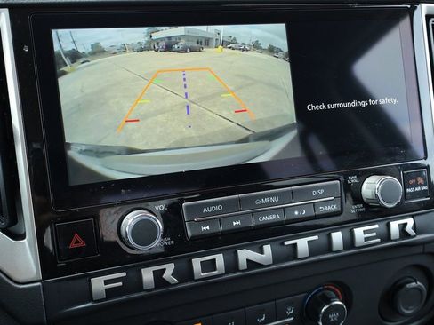 Certified 2025 Nissan Frontier SV image 4