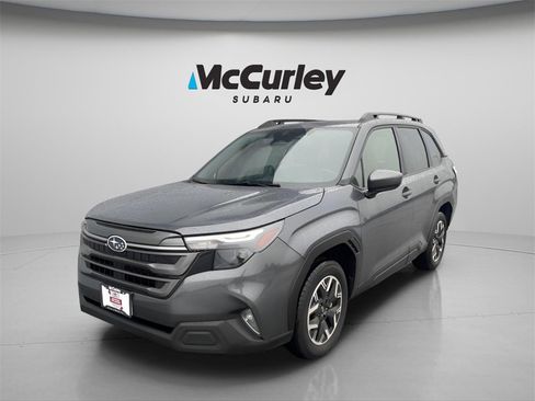 Certified 2025 Subaru Forester Premium image 1