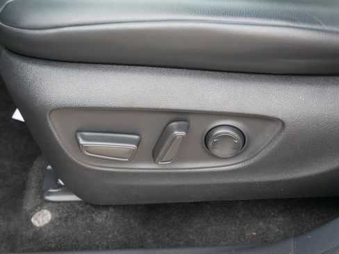Used 2023 Toyota Highlander XLE AWD/4WD image 19