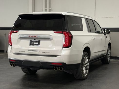 Used 2022 GMC Yukon XL Denali AWD/4WD image 12
