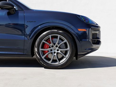 New 2025 Porsche Cayenne Turbo image 11