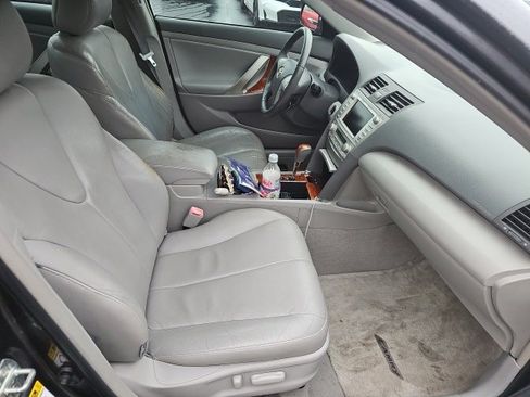 Used 2011 Toyota Camry Base image 5