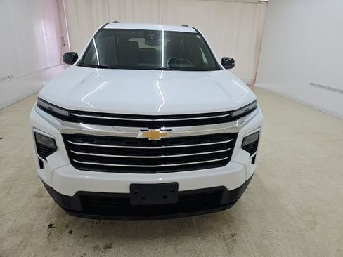 Used 2025 Chevrolet Traverse LT image 17