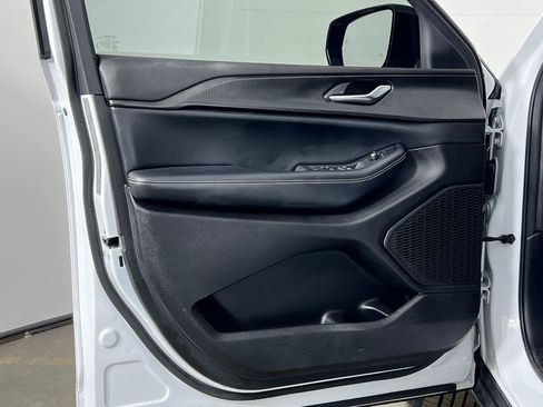 Used 2023 Jeep Grand Cherokee L Laredo image 17