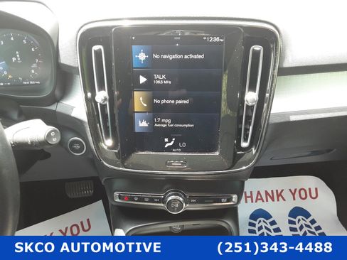 Used 2021 Volvo XC40 T4 Momentum image 16